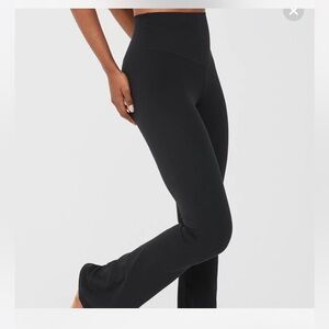 Aerie Real Me XTRA High Waisted Bootcut Legging
New without tags 
Size Small